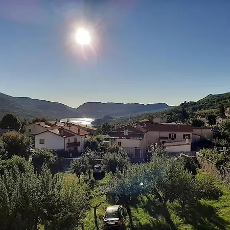 Casa Con Vista Lago, *